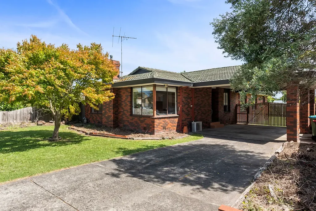 Charming in Carcoola Court