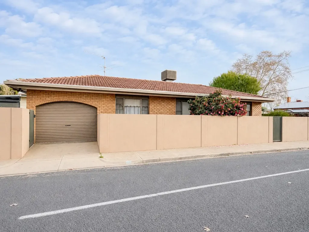 Convenient Two Bedroom Townhouse Close to Hospitals