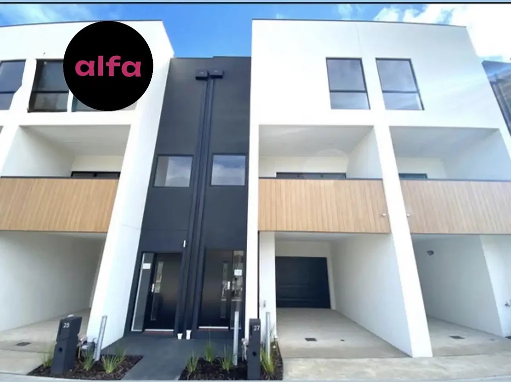 Modern Townhouse that is close to everything!
