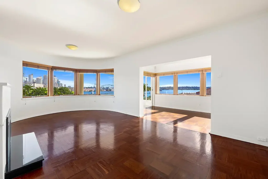 REFINED DARLING POINT LIVING WITH SPECTACULAR HARBOUR BRIDGE PANORAMAS