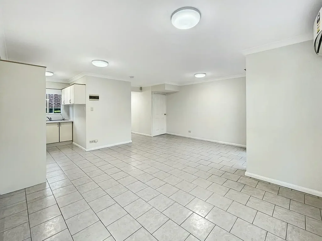 Spacious Two Storey Townhouse !