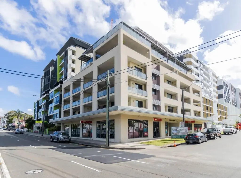 Large 2-Bedroom Apartment with Expansive Balcony and Modern Finishes!