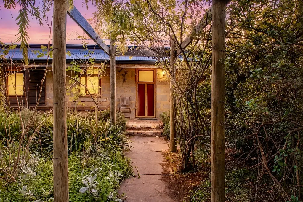 Watervale 2Kwarto Timeless Stone Cottage Charm in the Heart of Watervale