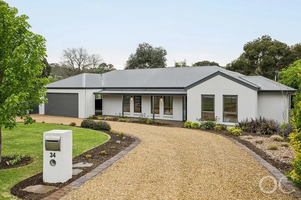 Mount Barker 4બેડરૂમ Open the Door to a Crowd-Pleasing Hills Home With More Than Meets the Eye