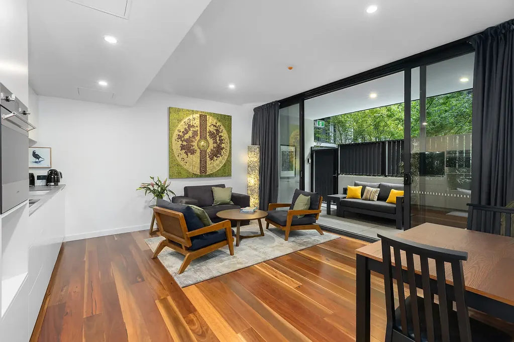 Campbell 1房  Secure Executive Living with Direct Courtyard Access