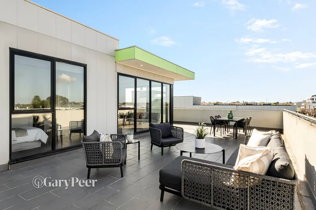 Mckinnon 2 Slaapkamer Penthouse entertainer with uninterrupted views