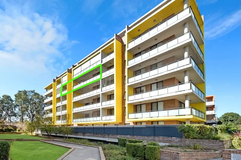 Merrylands 2房 宽敞时尚，位于 Merrylands 中心！ SPACIOUS & STYLISH IN THE HEART OF MERRYLANDS!