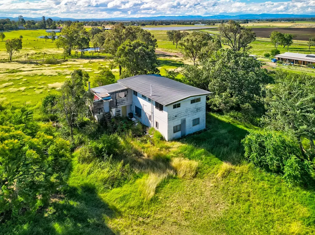 Mount Tarampa Acreage Dream with Views across Stunning Somerset