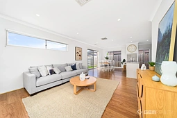 8 Caleana Court, Cranbourne North