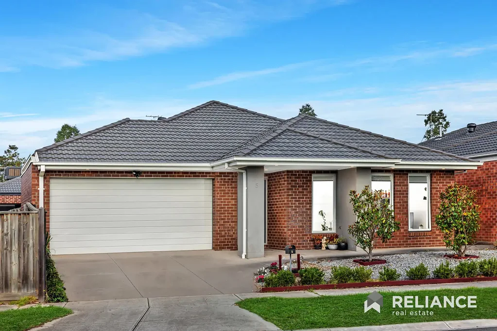 Manor Lakes 5Moenga Spacious, Modern & North-Facing Family Living! 4-5 Bed + Study | 2 Bath | 2 Car | 1-2 Living | North Facing