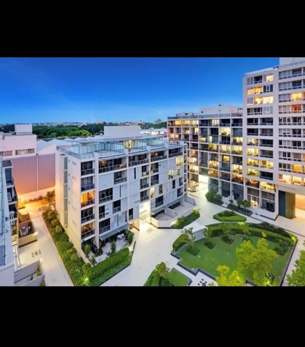 Bright and Fantastic 1 Bedroom Apartment with swimming pool and gym for rent in the Heart of Waterloo
