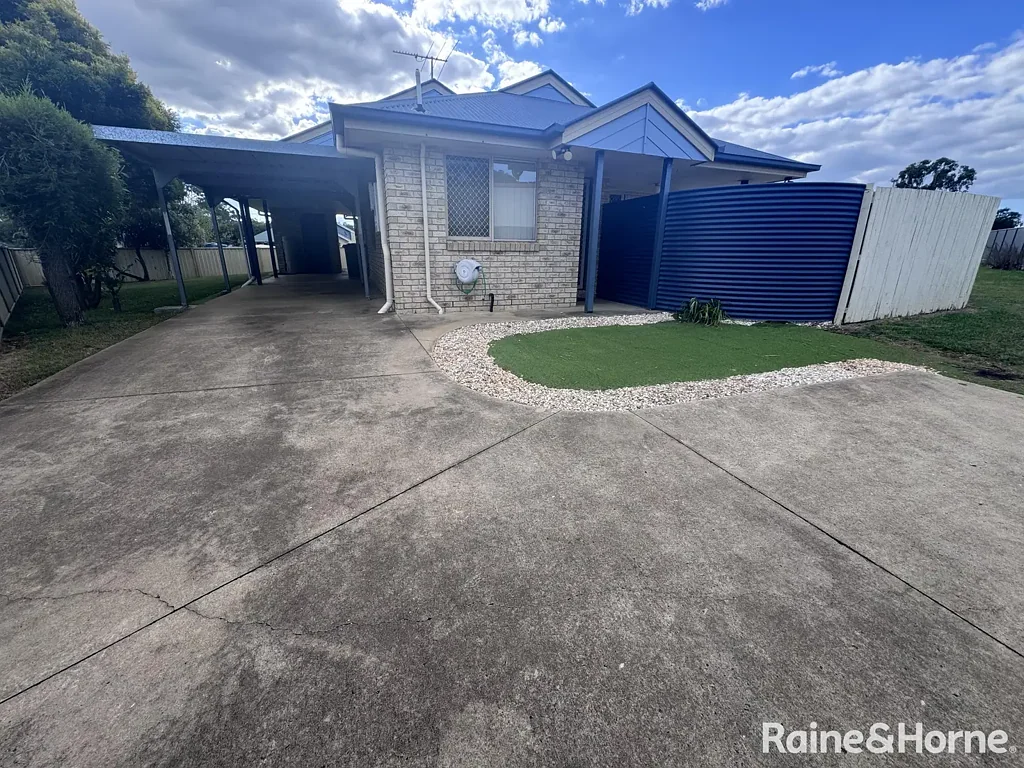 Kingaroy 3 Bedroom Stand Alone Unit - Pool