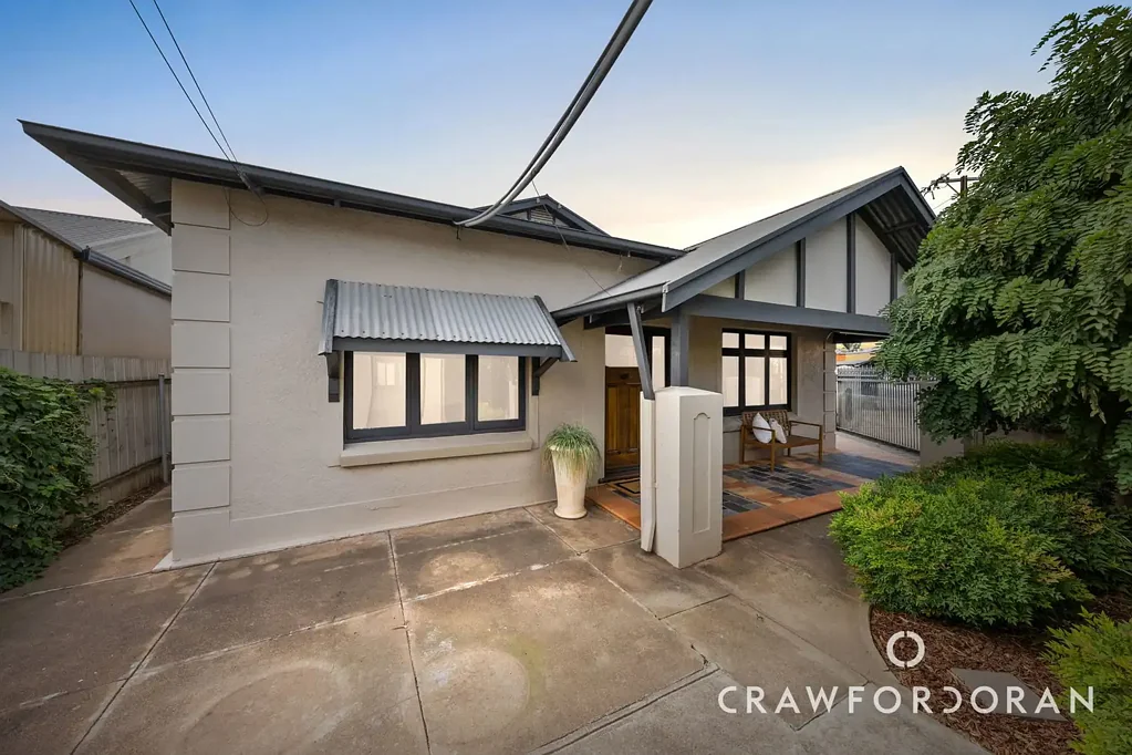 Renown Park 4chambre A City Fringe Bungalow with a Surprise Second Act