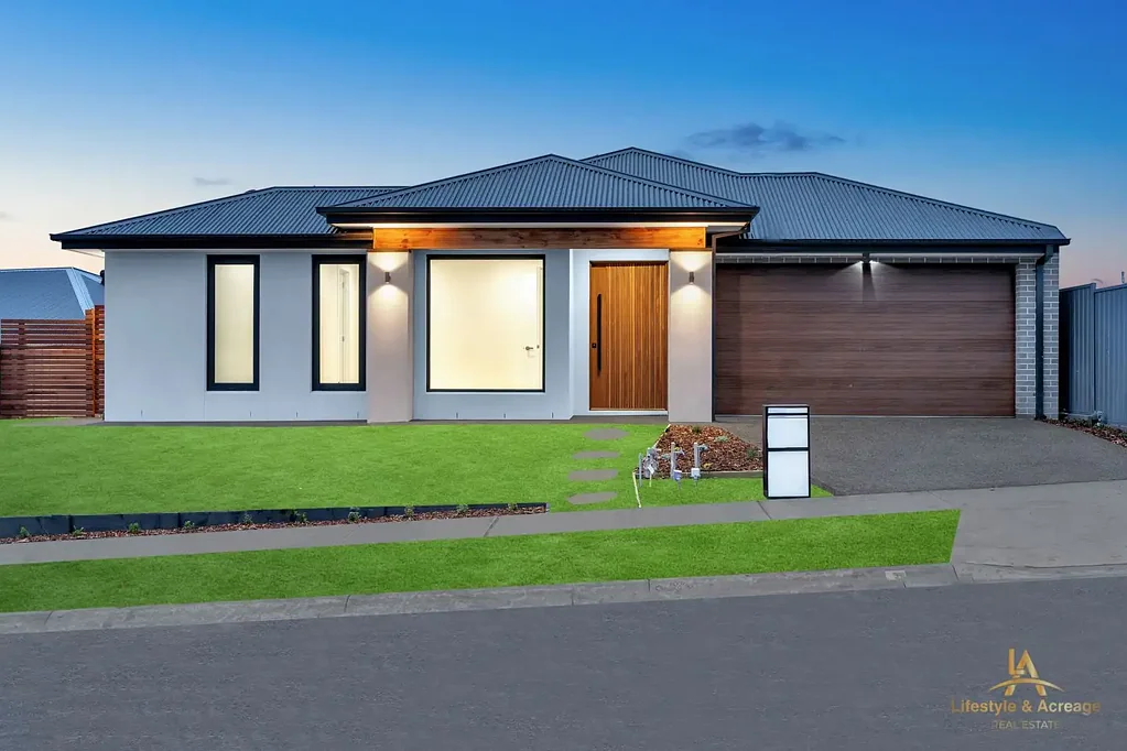 Nar Nar Goon 4ਬੈੱਡਰੂਮ Luxury Custom-Built Family Home in Prestigious Ridgelea Estate