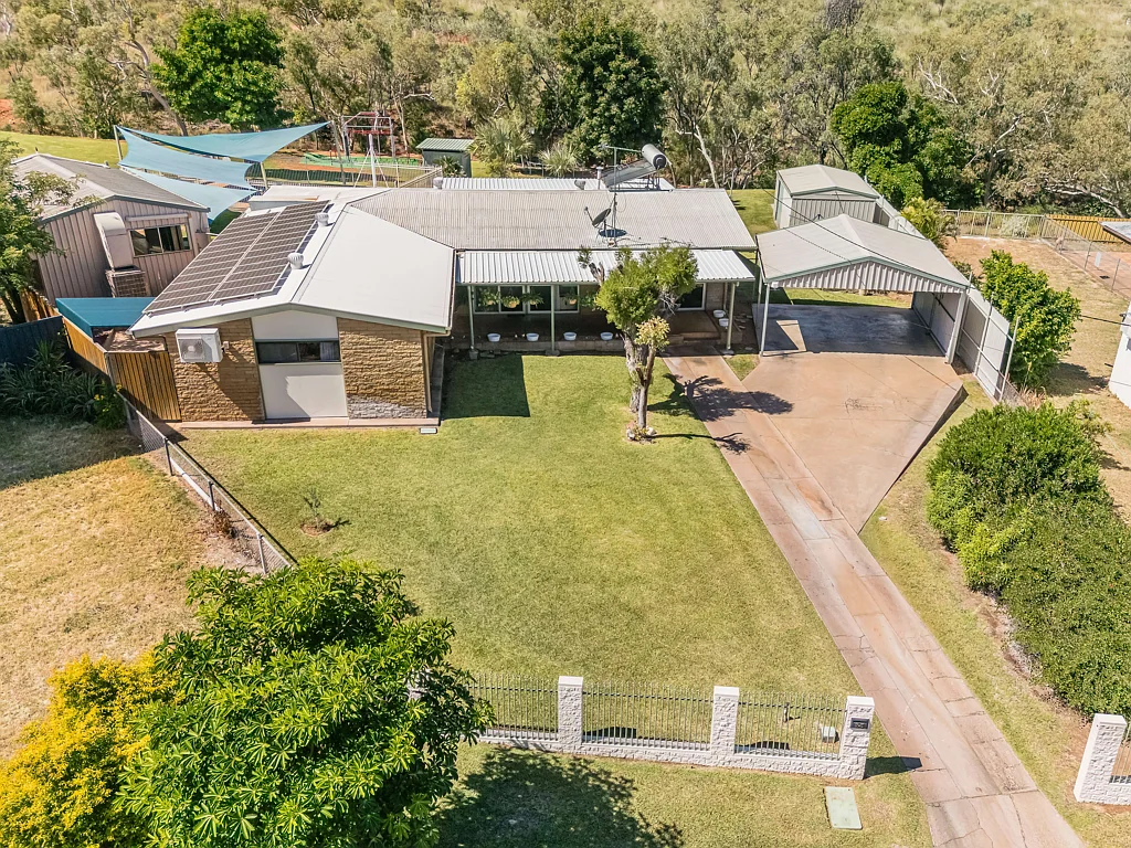 Mount Isa 4chambre Exceptional Family Retreat on 2,431m² – A Rare Mount Isa Offering