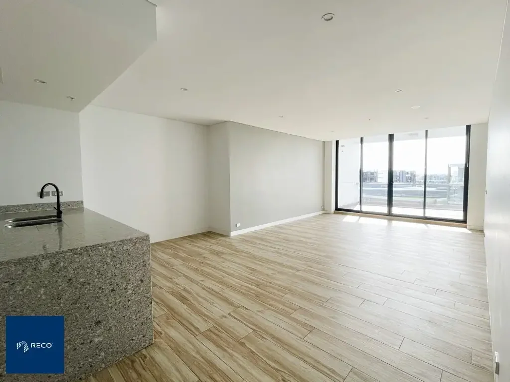 Top-Floor Oversized Living Space – 3 Bedroom Apartment in Mascot
