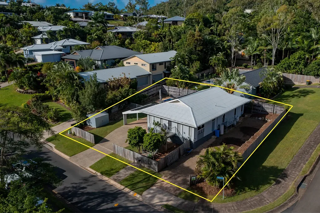 Cannonvale 3침실 Sought After Location On Country Road - Room For Boat/Van Parking & Pool