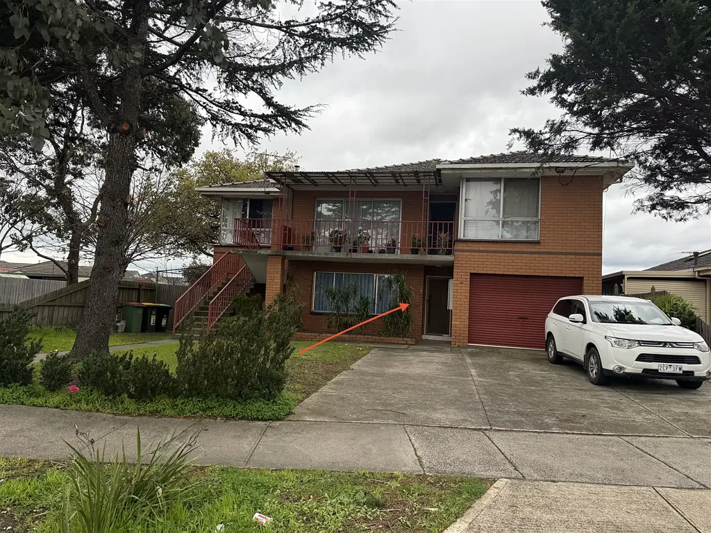Comfortable 2 Bedroom Ground Floor Unit in Convenient Location