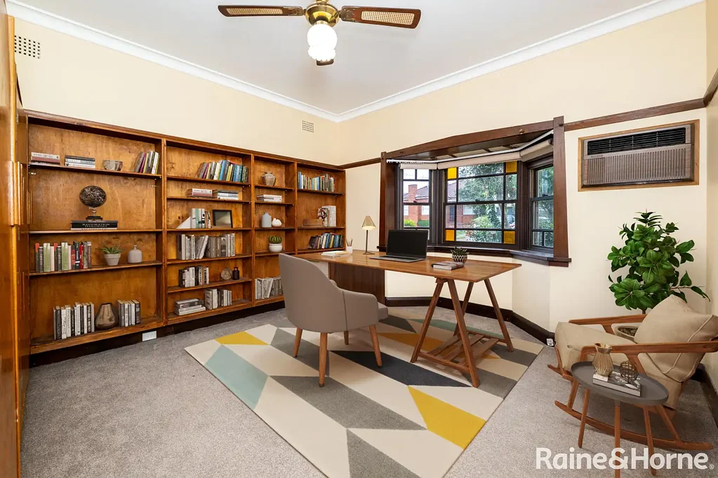 GENEROUSLY PROPORTIONED FAMILY HOME -  AMAZING VIEWS & SUPERB LOCATION