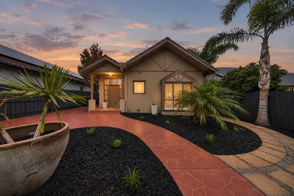 Oakleigh 5Kwarto Family Living with Year-Round Entertaining Appeal