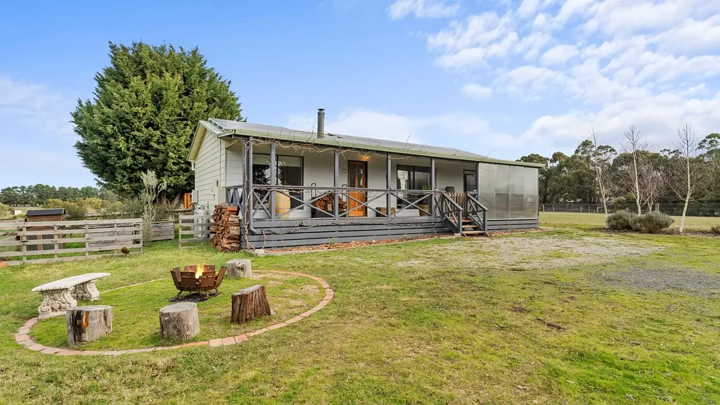 Haddon 3ਬੈੱਡਰੂਮ Fully Fenced Acreage with Room to Grow