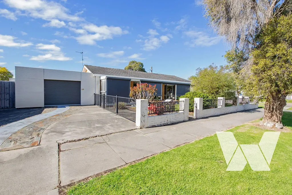CENTRALLY LOCATED WITH COMFORTABLE, LOW-MAINTENANCE LIVING