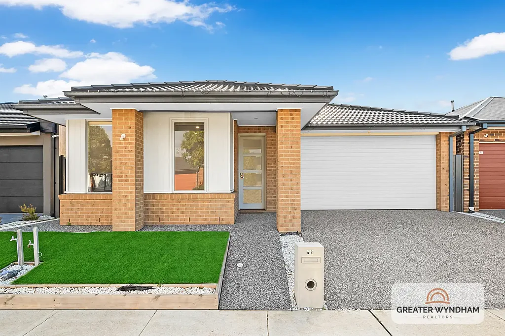 North Facing Modern Family Home on Prime Location - walking distance to Wimba Primary School