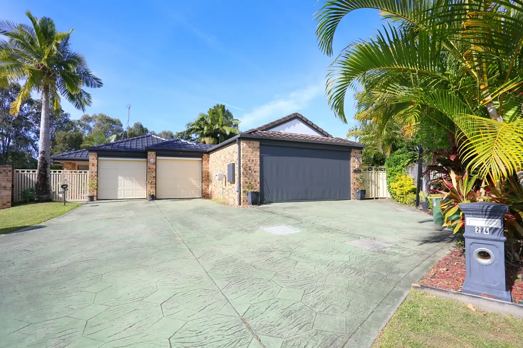 Varsity Lakes 3房  Character Filled Duplex with an "A" Class Location