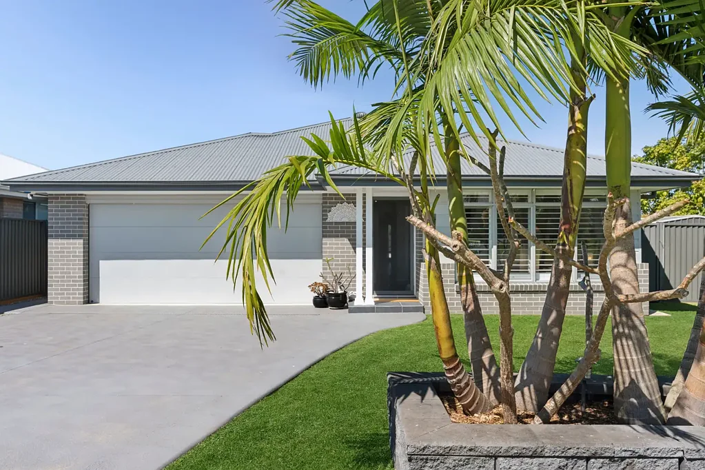 Wyee 4 Bedroom Luxury Family Living on a Grand 1,246sqm Radcliffe Estate Block