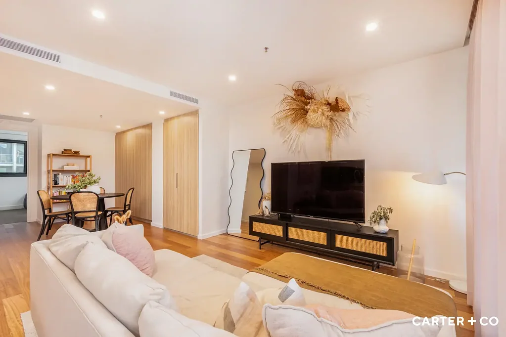 Braddon 2房  Luxury Top Floor Living Offering Modern Elegance With Unmatched Views
