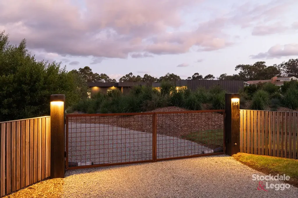Cowes 4房  Architectural Excellence Meets Coastal Serenity