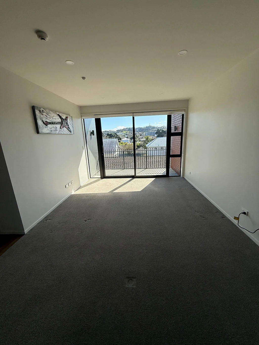 Modern Top-Floor Apartment in Onehunga