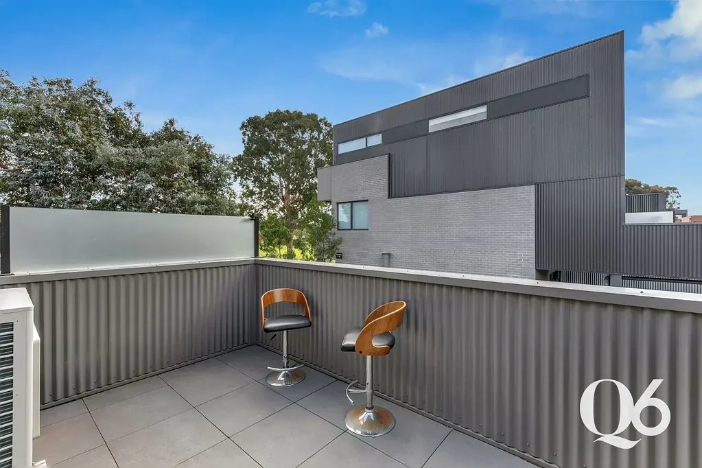 Sunshine 2 Bedroom Ideal Starter or Investment!