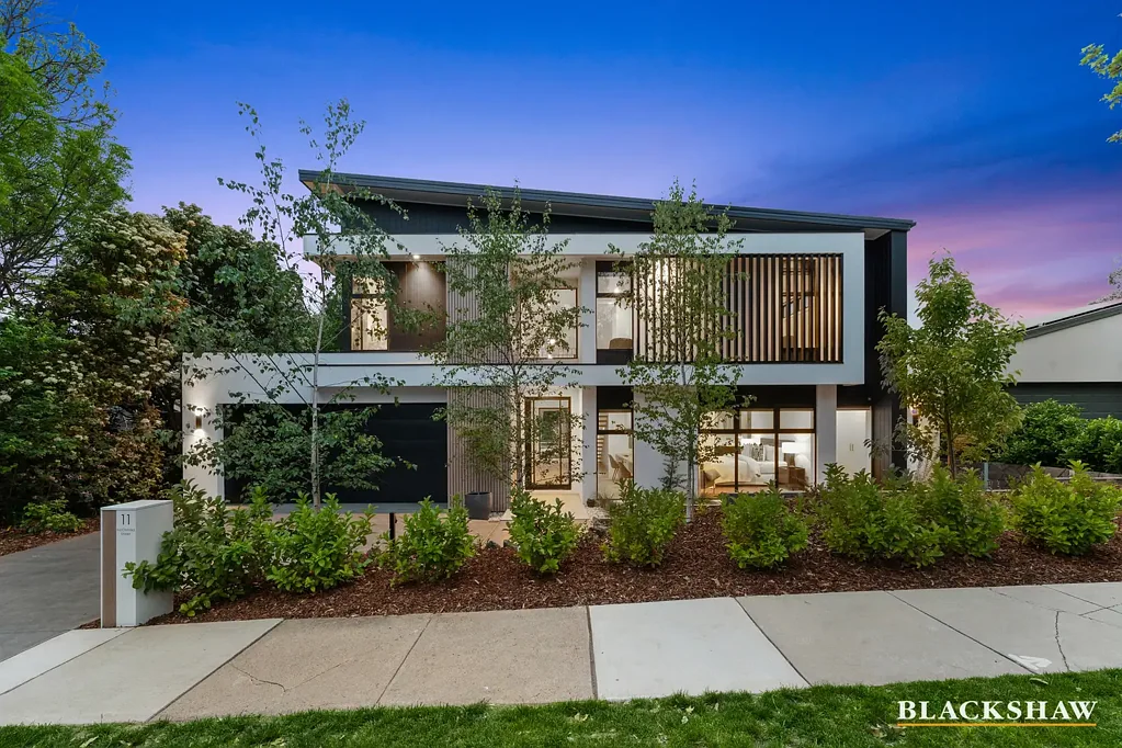Chifley 5chambre Meticulous contemporary stunner, with cinema, pool and outdoor kitchen