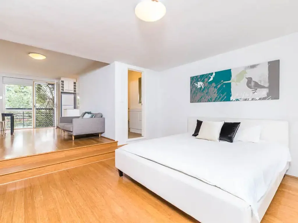 STUNNING STUDIO APARTMENT OFFERING BEACH LIFESTYLE