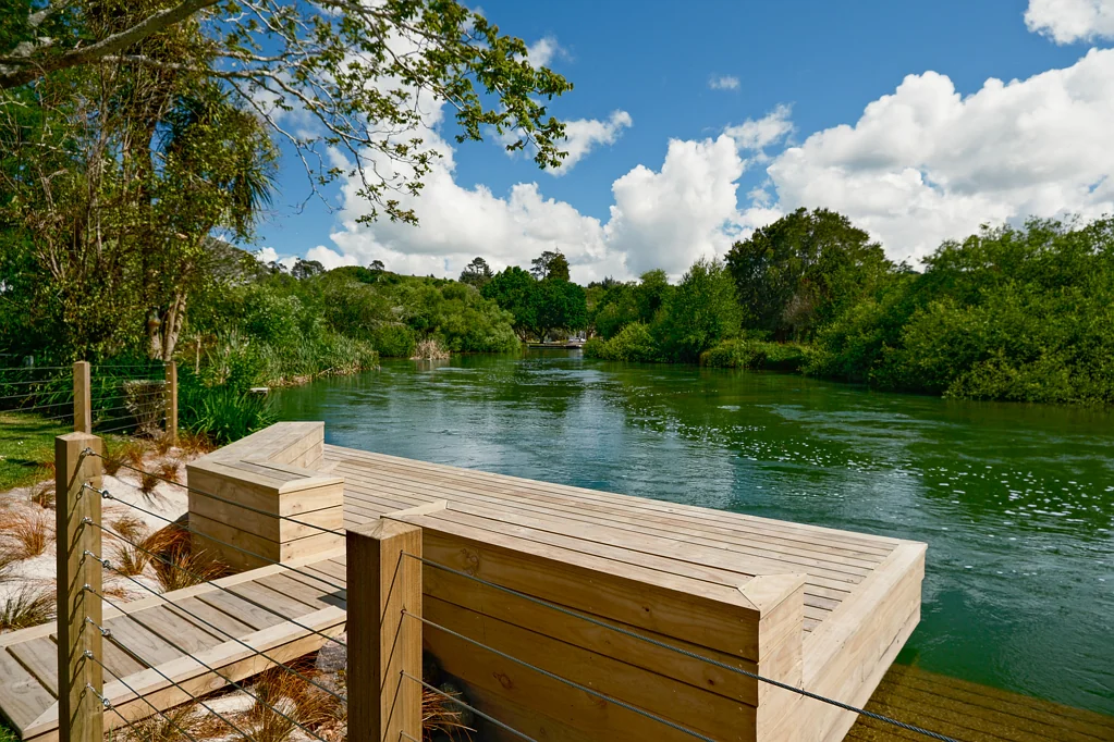 Mourea 3 Bedroom Charming Waterside Retreat