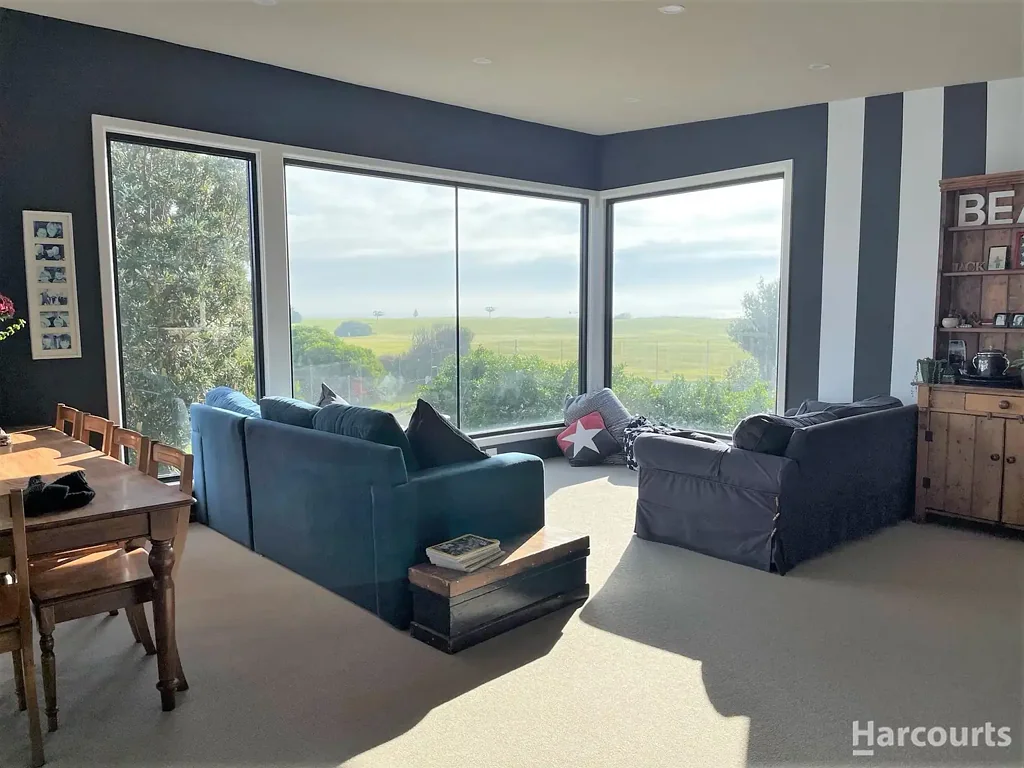 Fully Furnished Property in Low Head!