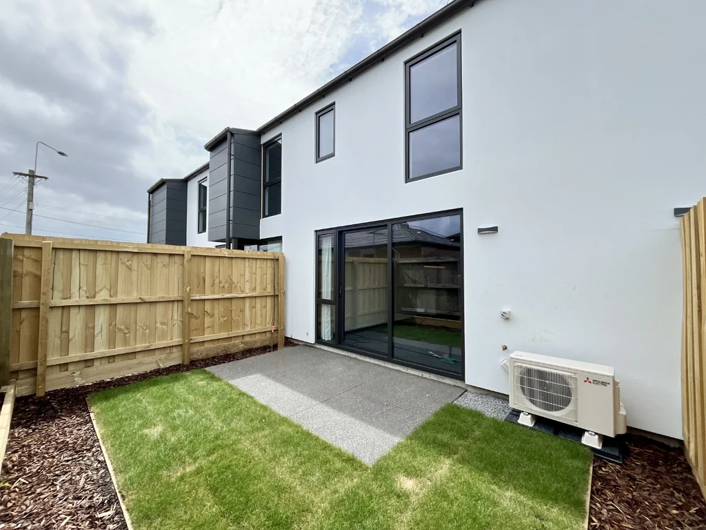 2 bedroom townhouse in Waltham
