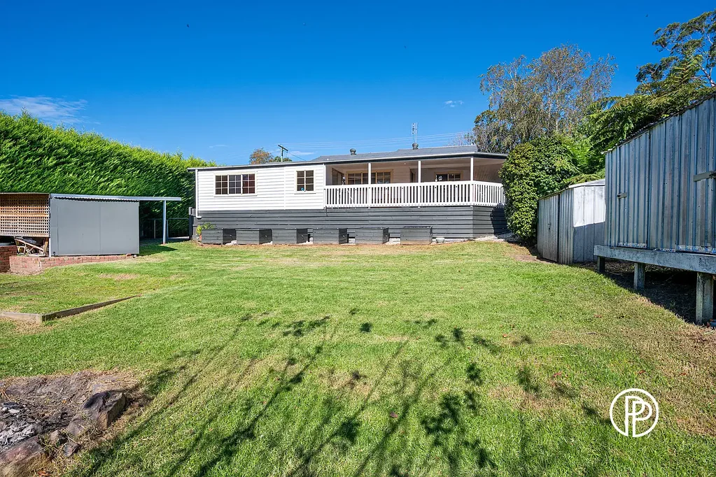 Yarra Junction 4 Slaapkamer SPACIOUS FAMILY LIVING WITH STUNNING MOUNTAIN VIEWS - WALKING DISTANCE TO TOWN