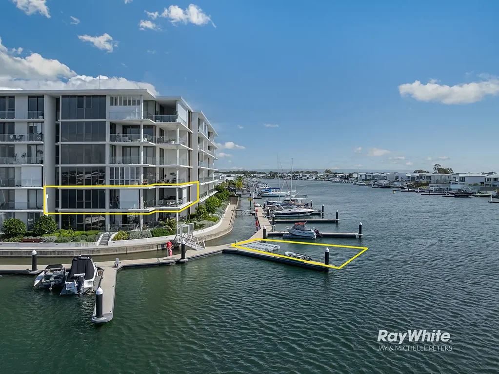 Newport 4chambre Rare Prestige North East Corner Apartment With Panoramic Water Views & Marina Berth