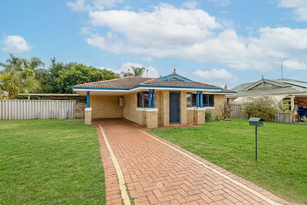 3 x 1 in Eaton Close to Shops and School