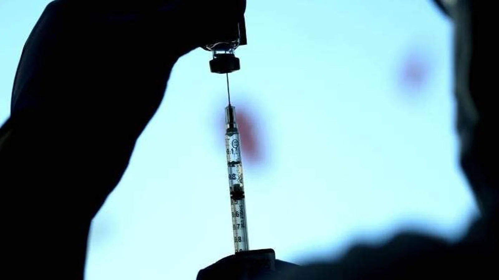 不要命?新西兰男子冒名代打8剂疫苗加强针,每针收$200