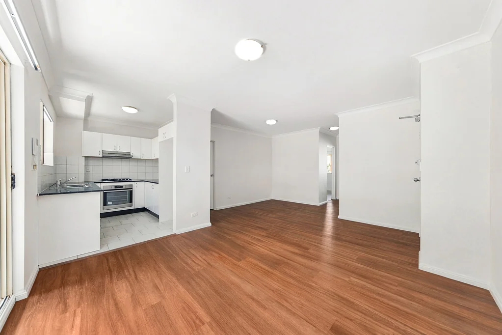 Modern 2-bedroom unit in convenient location