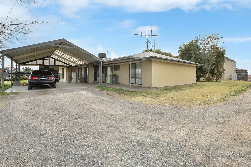 Woorinen Lifestyle Property on 18 Acres in the Heart of Woorinen's Fruit Growing Region
