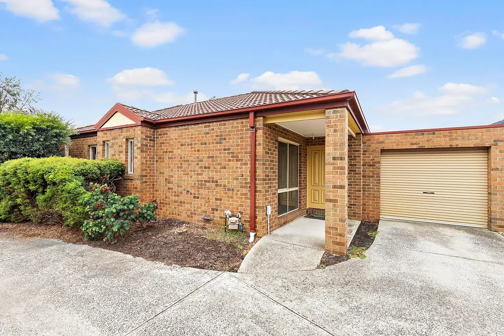 Superbly Located - Summer Breeze in Seaford!