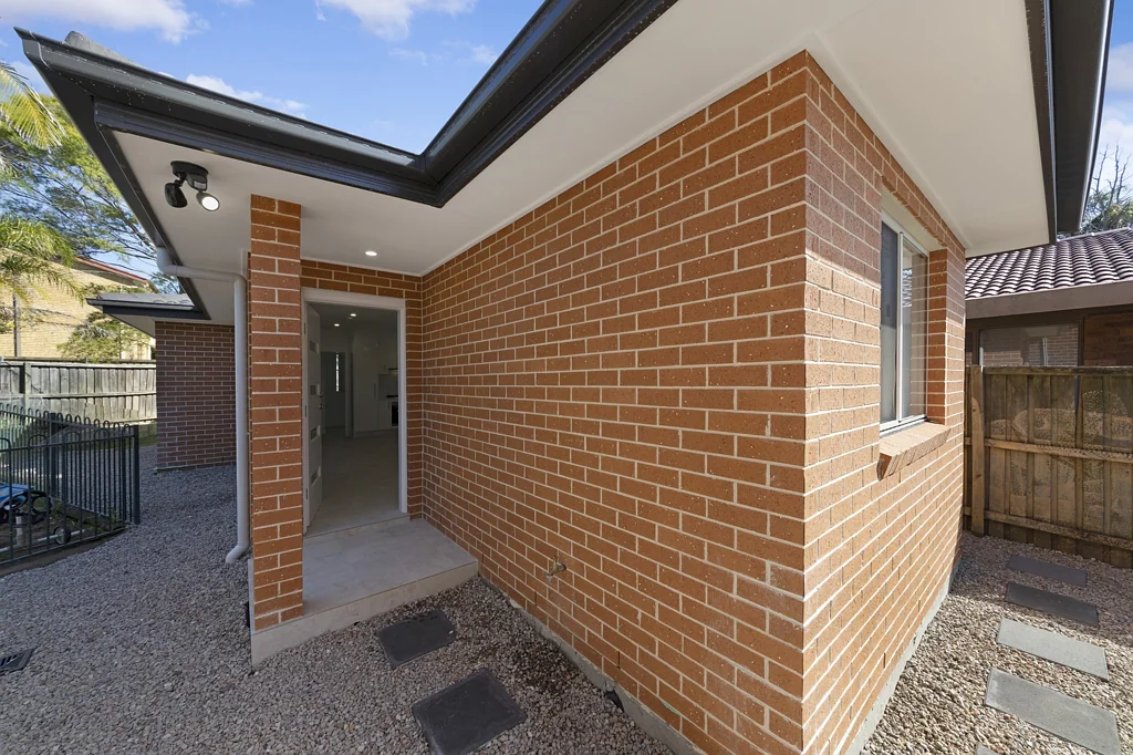 Brand New Spacious Granny in ideal location, Walk to CTHS and John Purchase!!! Garden Maintenance can be included if preferred!