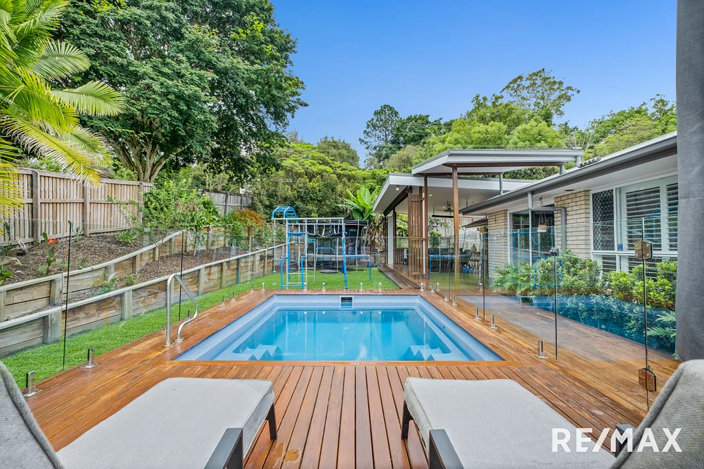 1 Greenhaven Close, Burnside, QLD 4560