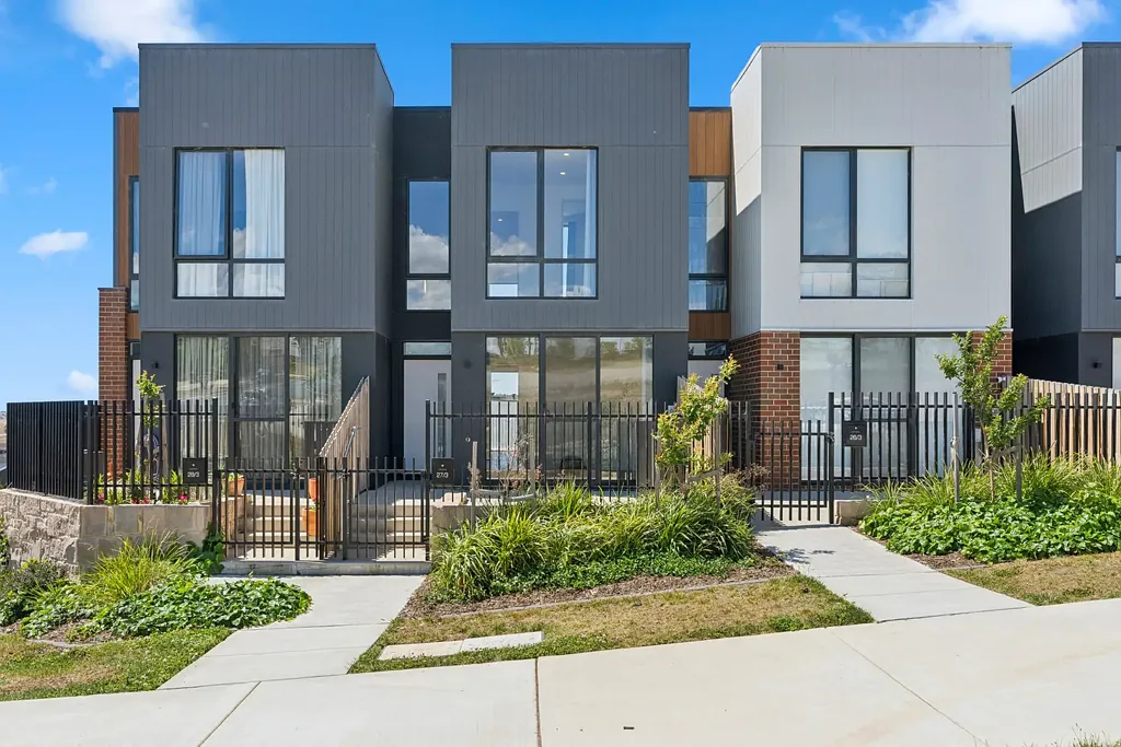 Denman Prospect 3房  Move Straight In: Contemporary 3-Bedroom Townhouse in Prime Location