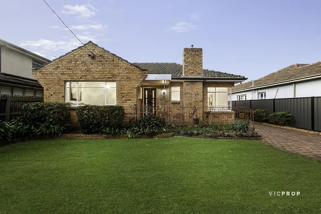 Glenroy 3Phòng ngủ Single-Level Elegance with Parkside Perfection