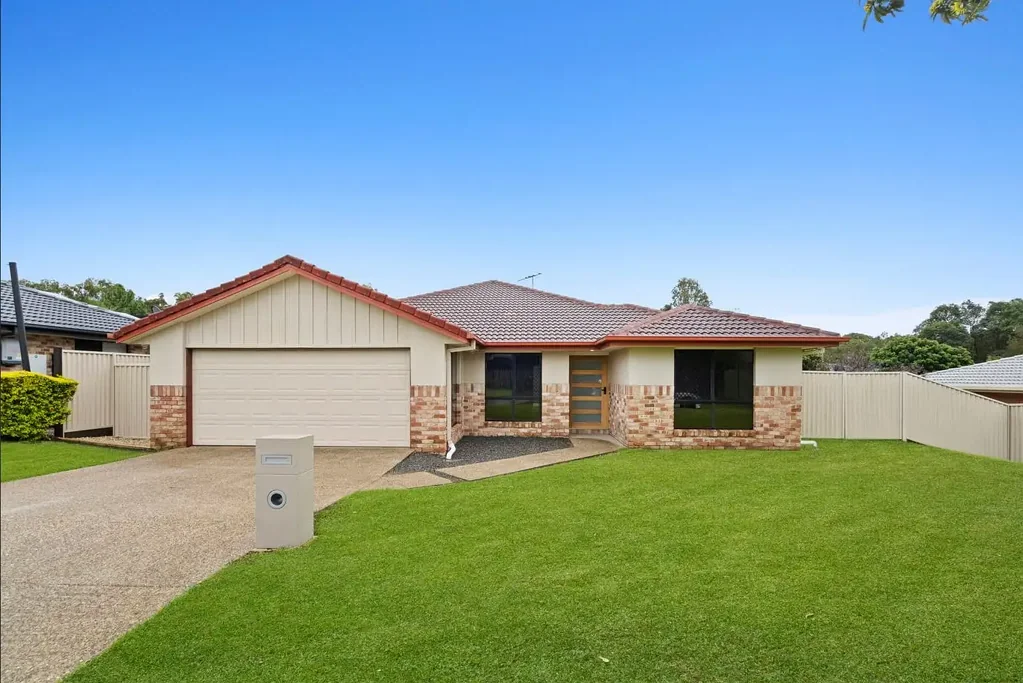 Stunning Family Home with Room for the Boat or Caravan